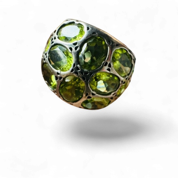 peridot and .925 Jewelry - .925 Silver Ring with genuine Green peridot Gemstones .925 ring 

Size 6-1/4